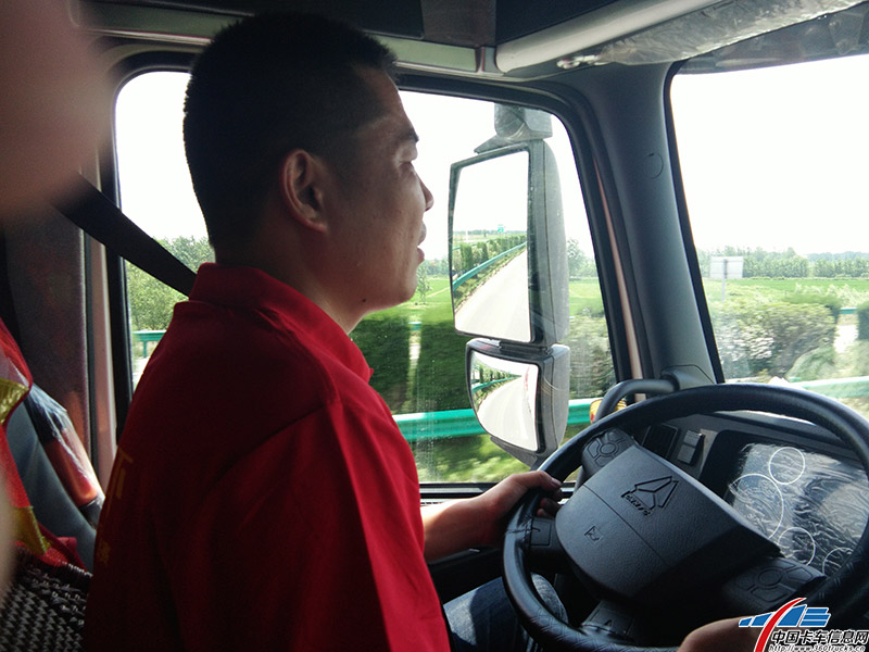 陈师傅已经有6、7年的驾龄，平常主要是跑干线物流运输