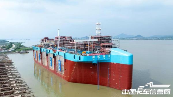 11.配套深远海养殖船.jpg